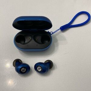 Raycon Everyday Earbuds with charging case